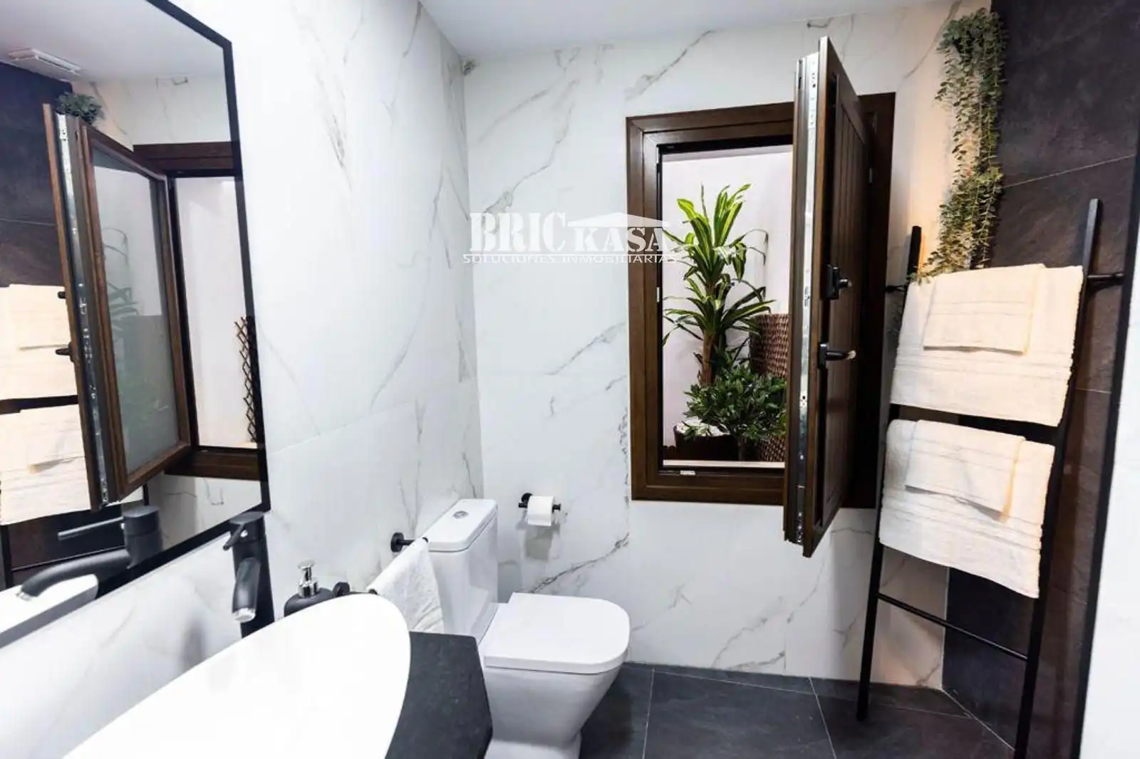 Badezimmer von Gebäude zum Verkauf in Cáceres