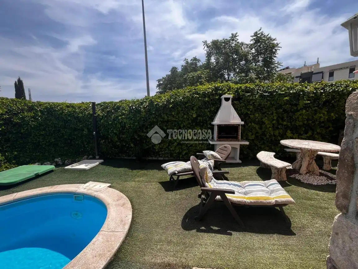 Swimming pool of Detached homes for sale in Madrid  with Air Conditioner, Heating and Private garden