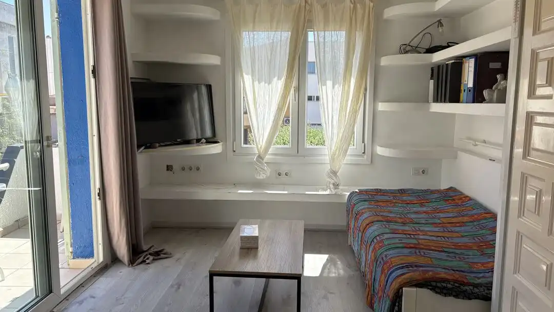 Sala d'estar de Casa o xalet en venda en Empuriabrava amb Calefacció