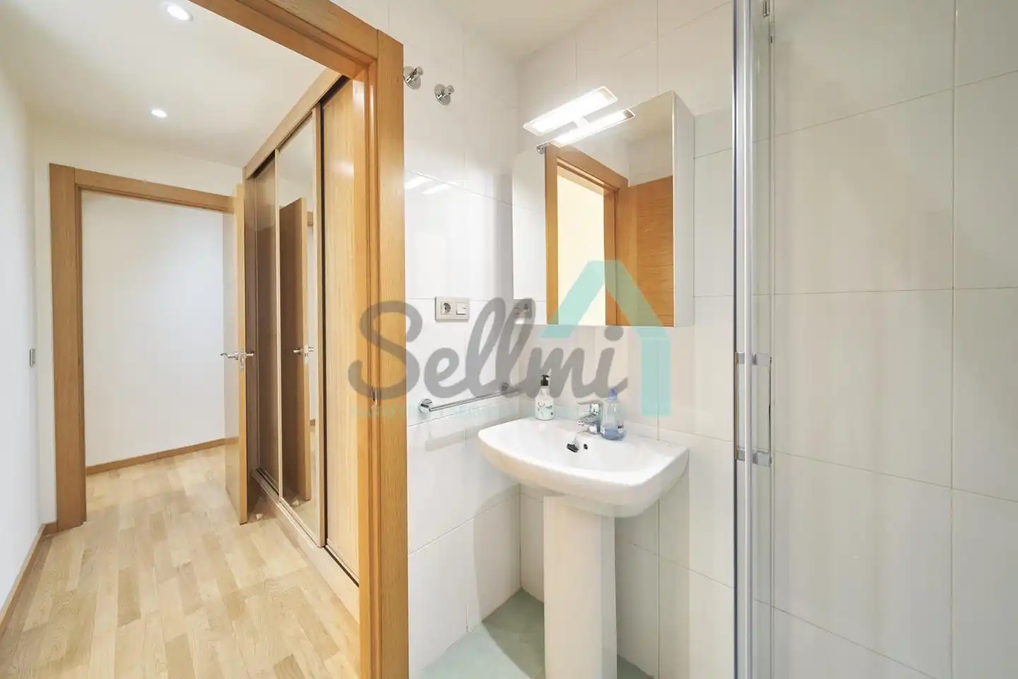 Bathroom of Flat for rent in Oviedo   with Heating and Furnished