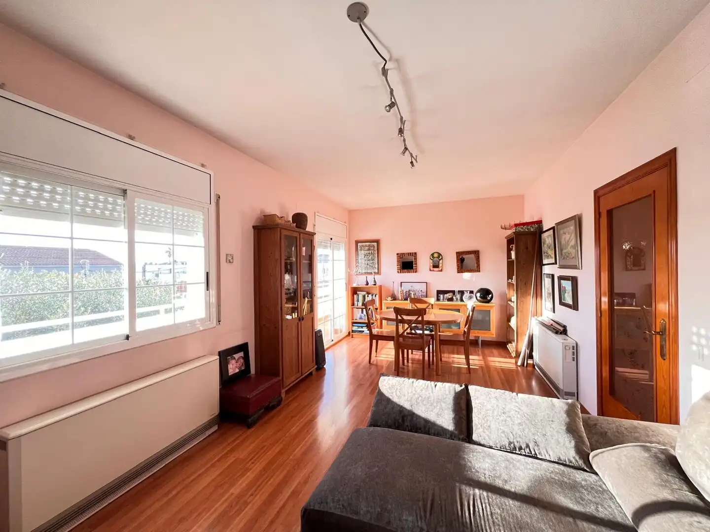 Sala de estar de Casa o chalet en venta en Vilanova i la Geltrú con Calefacción, Terraza y Piscina