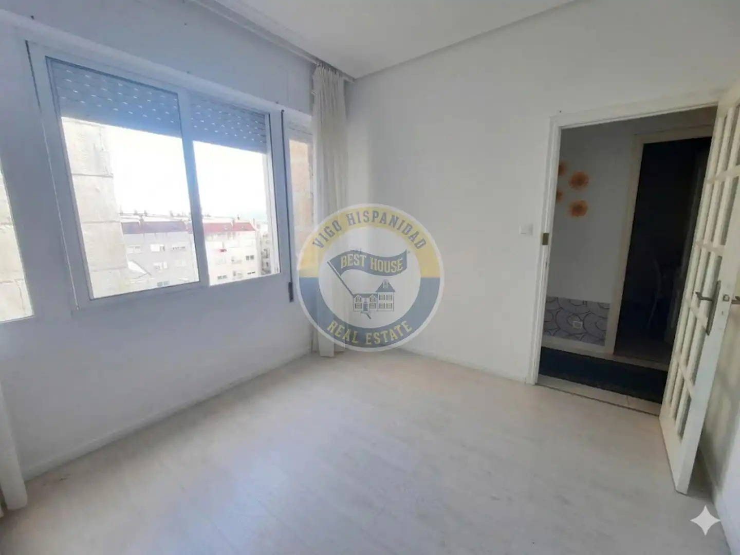 Habitación de Piso en venta en Vigo  con Calefacción y Amueblado
