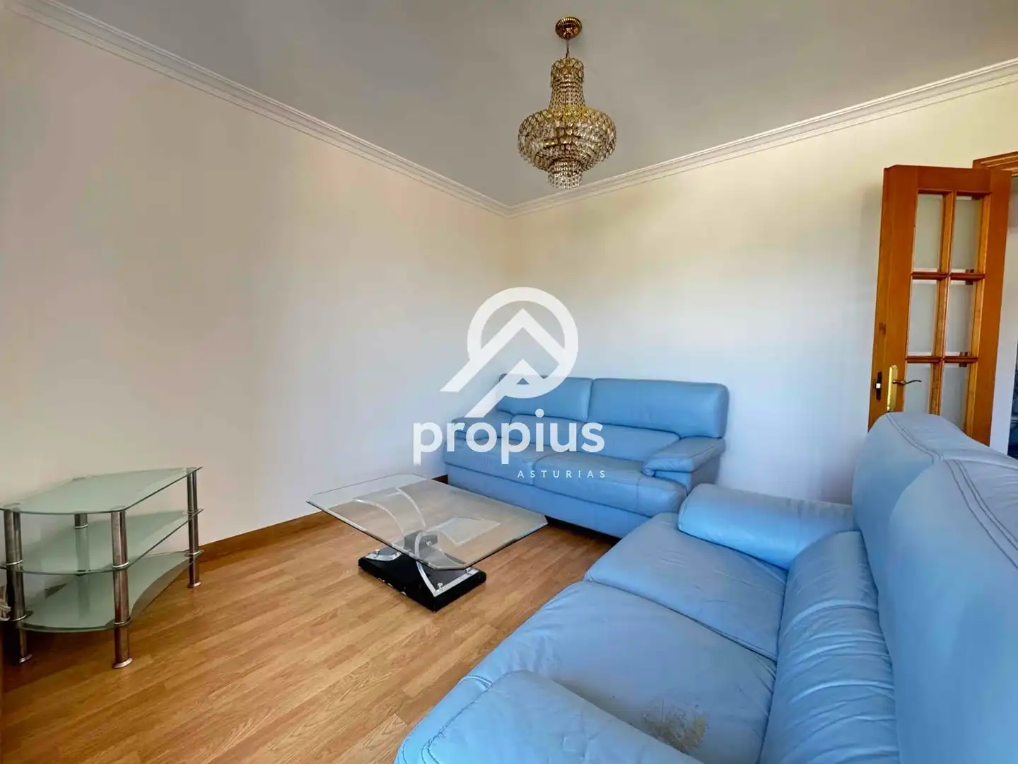 Sala de estar de Casa adosada en venta en Piloña con Calefacción, Jardín privado y Parquet