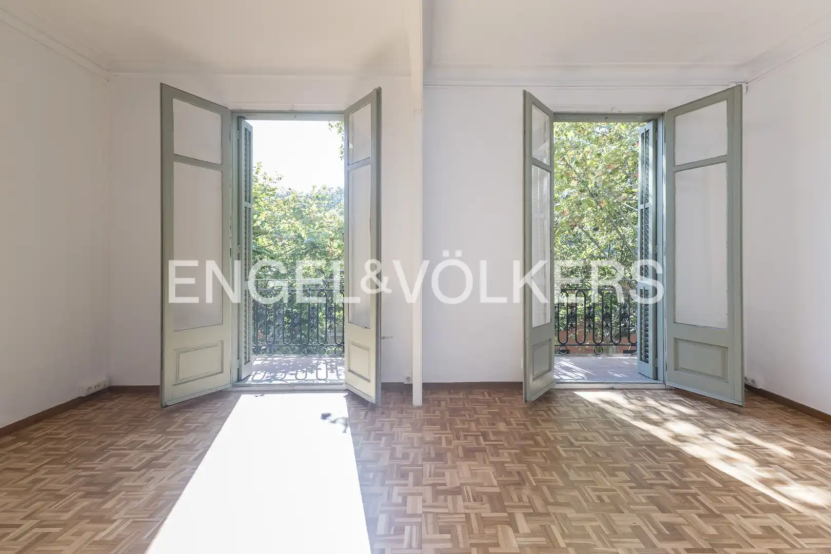 Sala d'estar de Pis en venda en Barcelona amb Calefacció, Parquet i Balcó