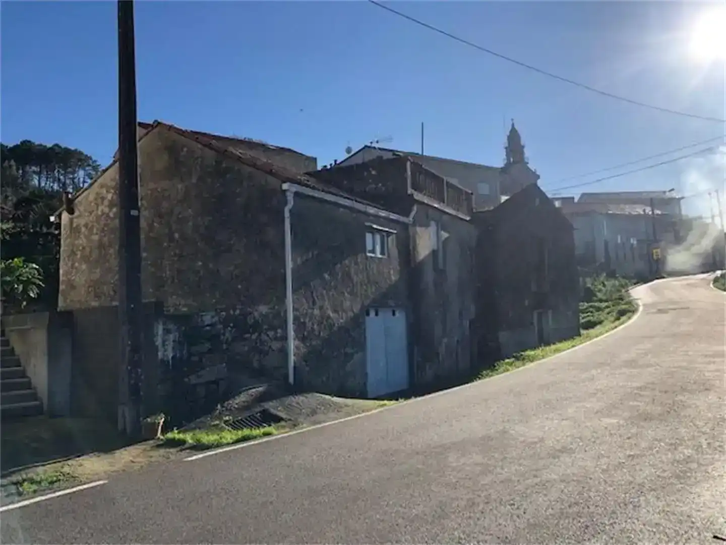 Vista exterior de Casa adosada en venda en Noia amb Jardí privat i Balcó