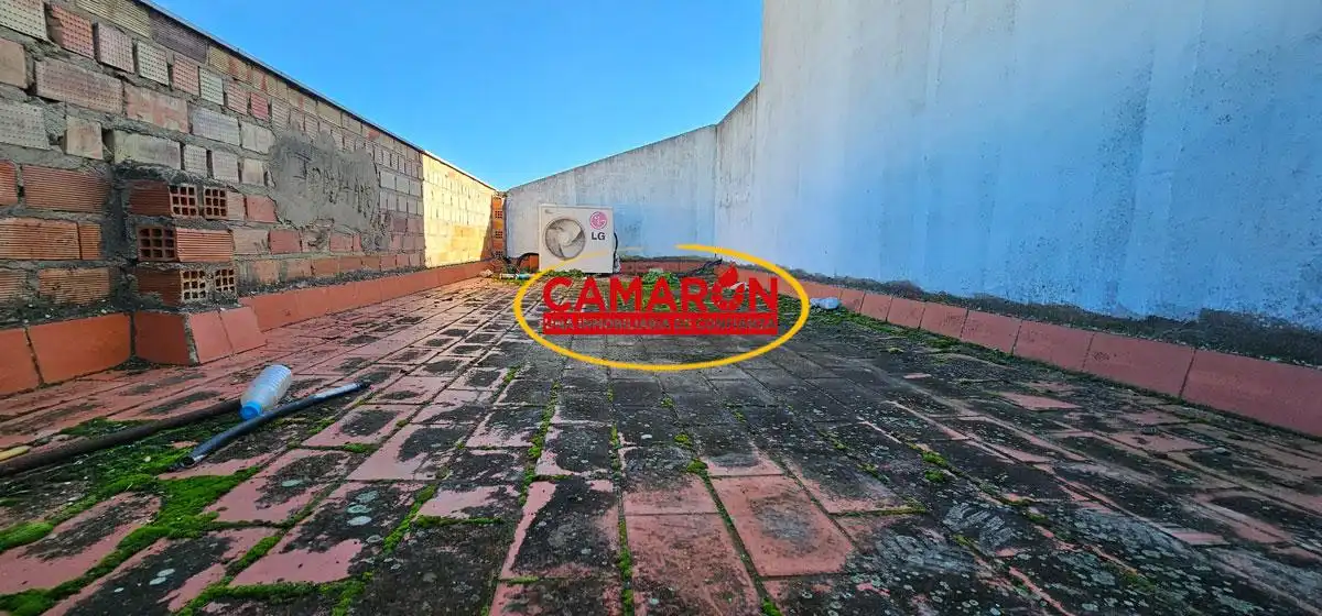 Vista exterior de Casa adosada en venda en Coria del Río amb Terrassa
