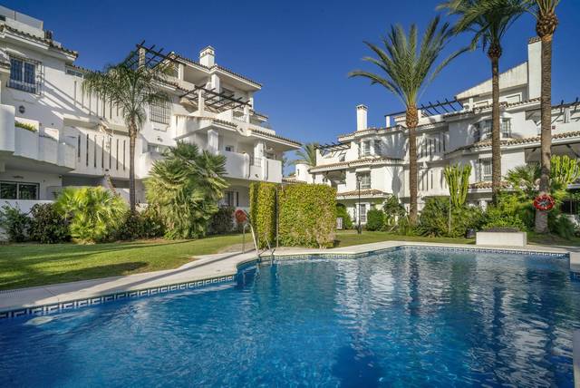 Piso en Venta en Marbella - Marbella,Nueva Andalucia,Avenida del Pr en Las Brisas