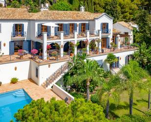 Vista exterior de Casa o xalet en venda en Marbella amb Aire condicionat, Terrassa i Piscina