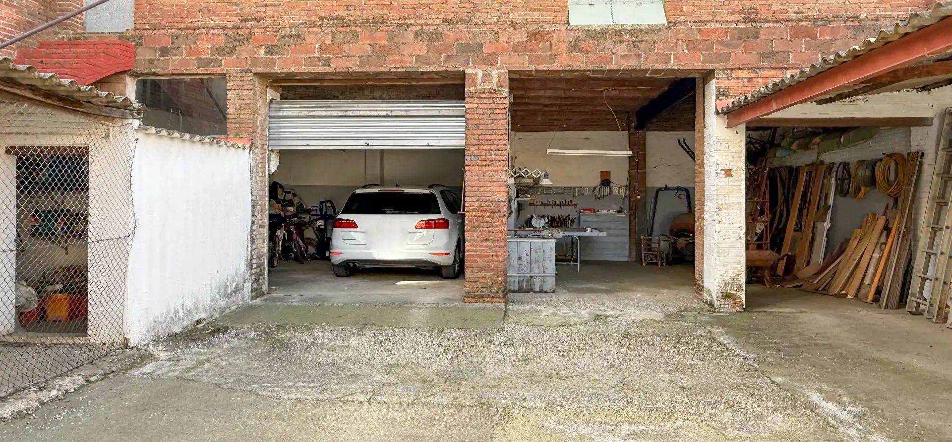 Parking de Casa o chalet en venta en Sant Boi de Llobregat con Aire acondicionado, Calefacción y Jardín privado