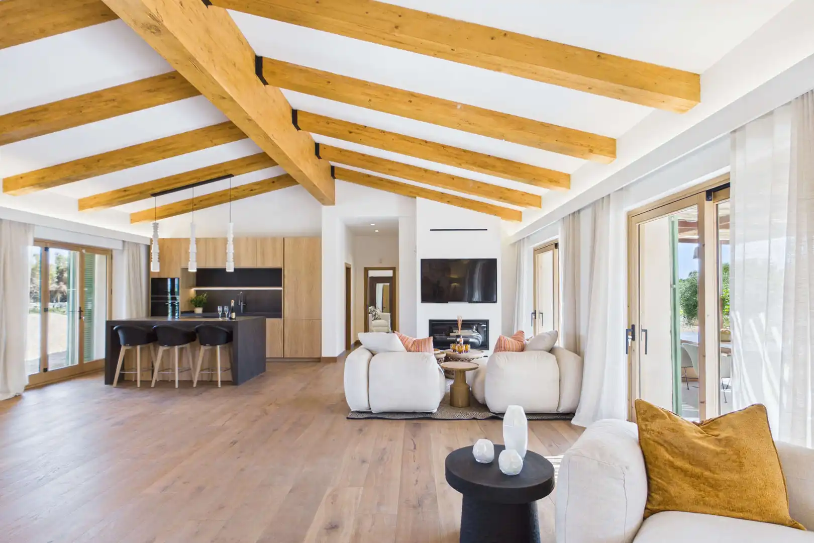 Sala de estar de Finca rústica en venta en Capdepera con Aire acondicionado, Calefacción y Parquet