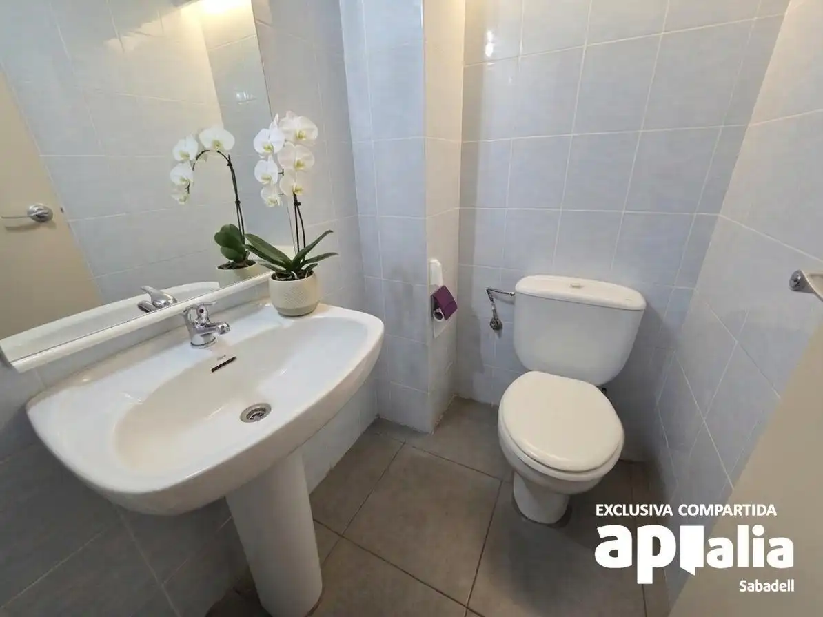 Bathroom of Flat for sale in Castellar del Vallès  with Heating and Balcony