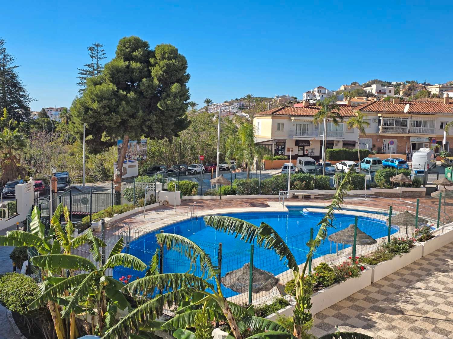 Vista exterior de Pis en venda en Almuñécar amb Terrassa i Piscina