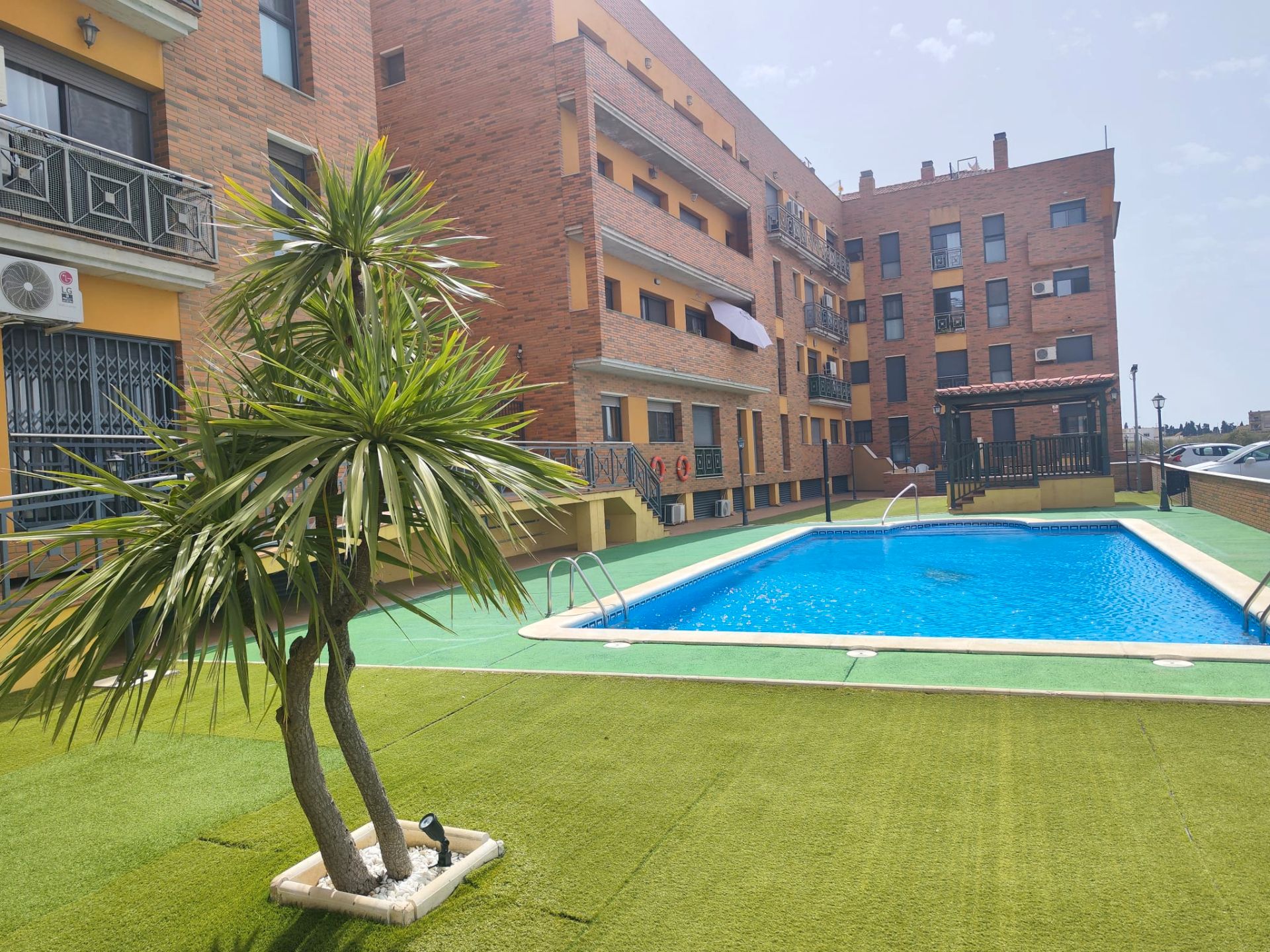 Piscina de Pis en venda en Deltebre amb Calefacció, Terrassa i Moblat