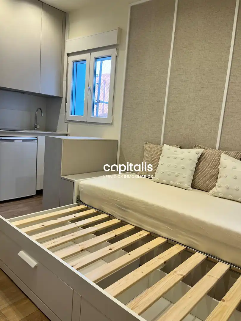 Schlafzimmer von Wohnung zur Miete in Madrid mit Klimaanlage, Heizung und Möbliert