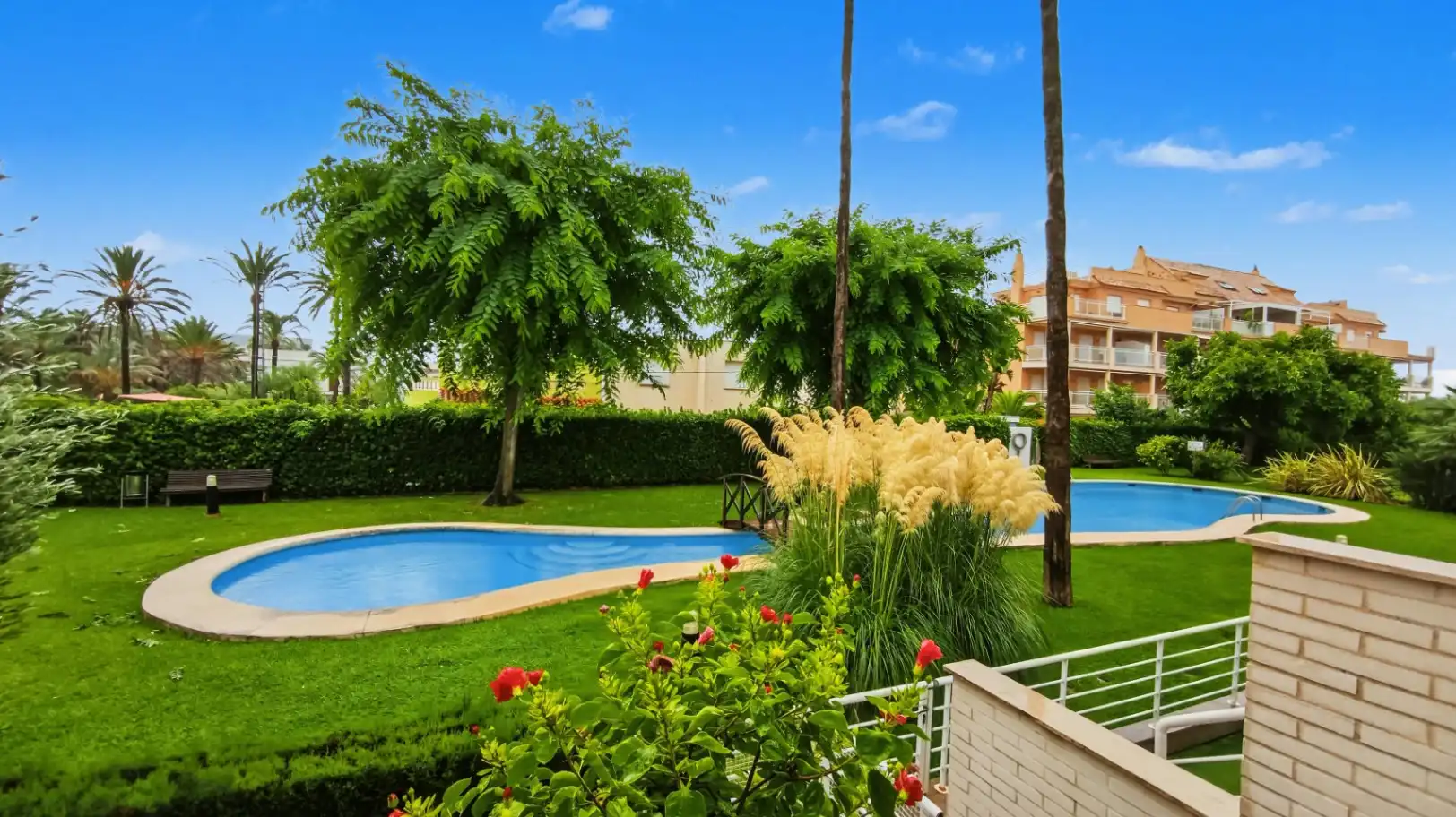 Apartment with pool for sale in Las Marinas / Les Marines