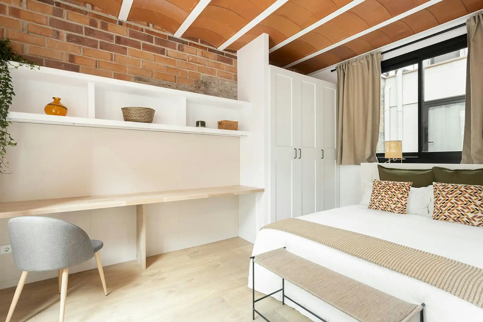 Schlafzimmer von Wohnung zur Miete in Barcelona mit Klimaanlage, Heizung und Privatgarten