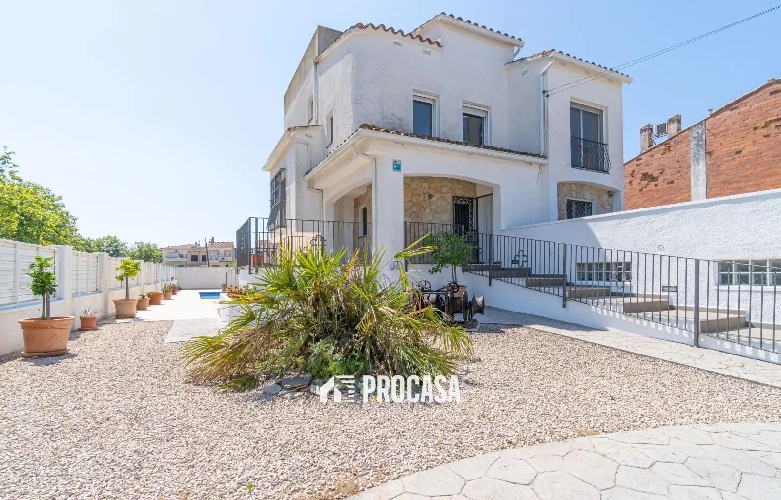 Vista exterior de Casa o xalet en venda en Empuriabrava amb Aire condicionat, Piscina i Moblat