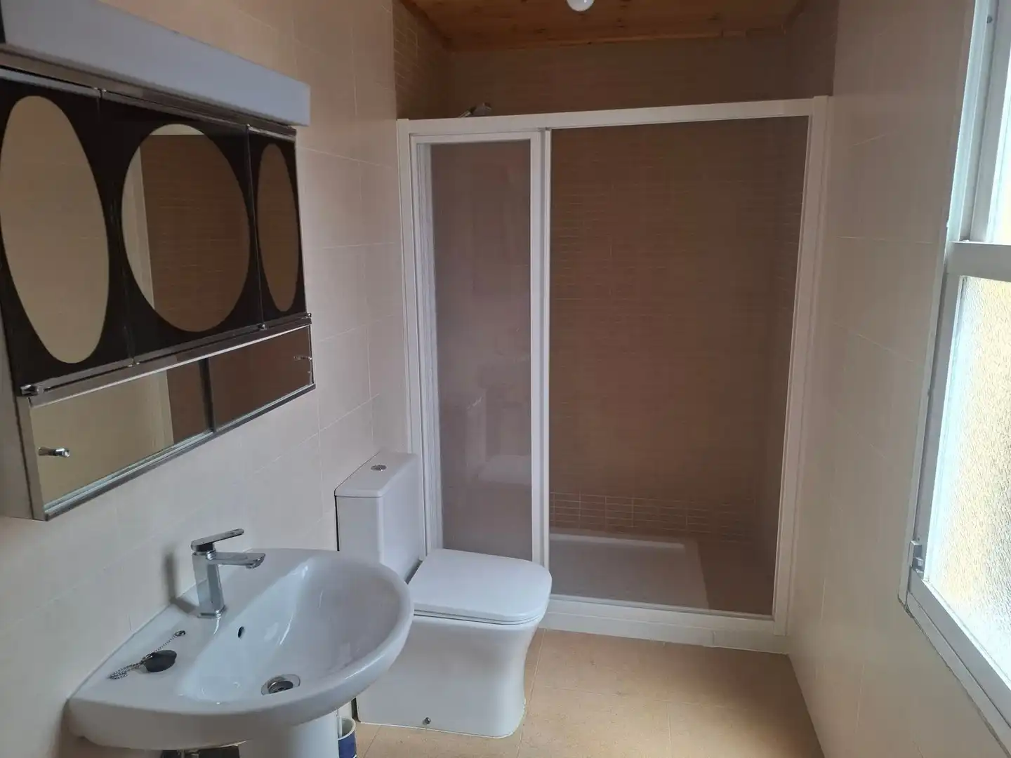 Baño de Edificio en venta en Maside, Ourense