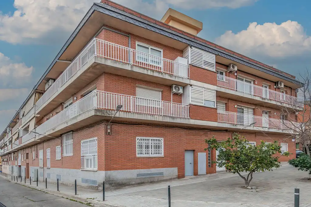 Außenansicht von Wohnung zum Verkauf in Sant Boi de Llobregat