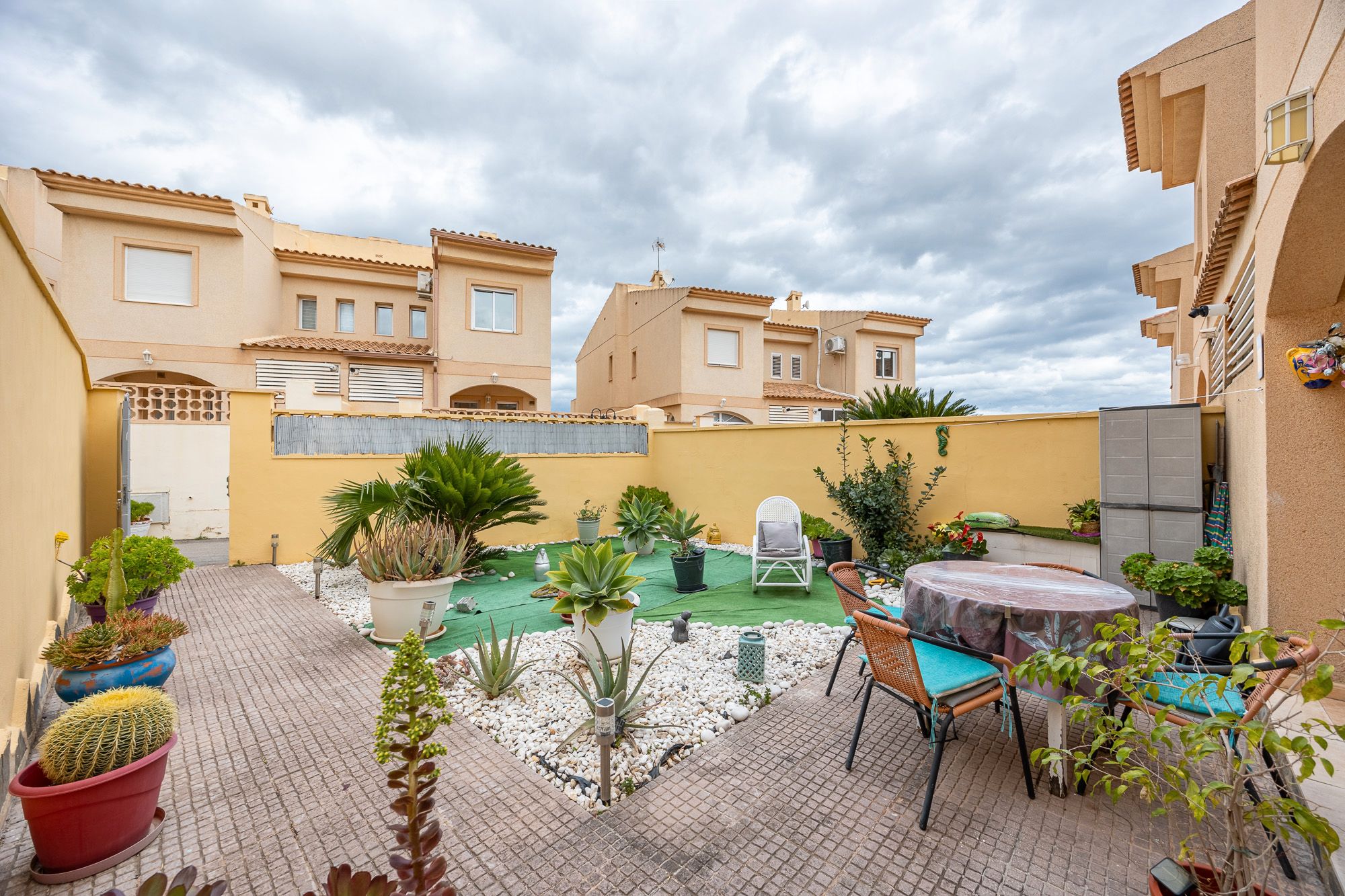 Jardí de Casa adosada en venda en La Nucia amb Piscina i Piscina comunitària