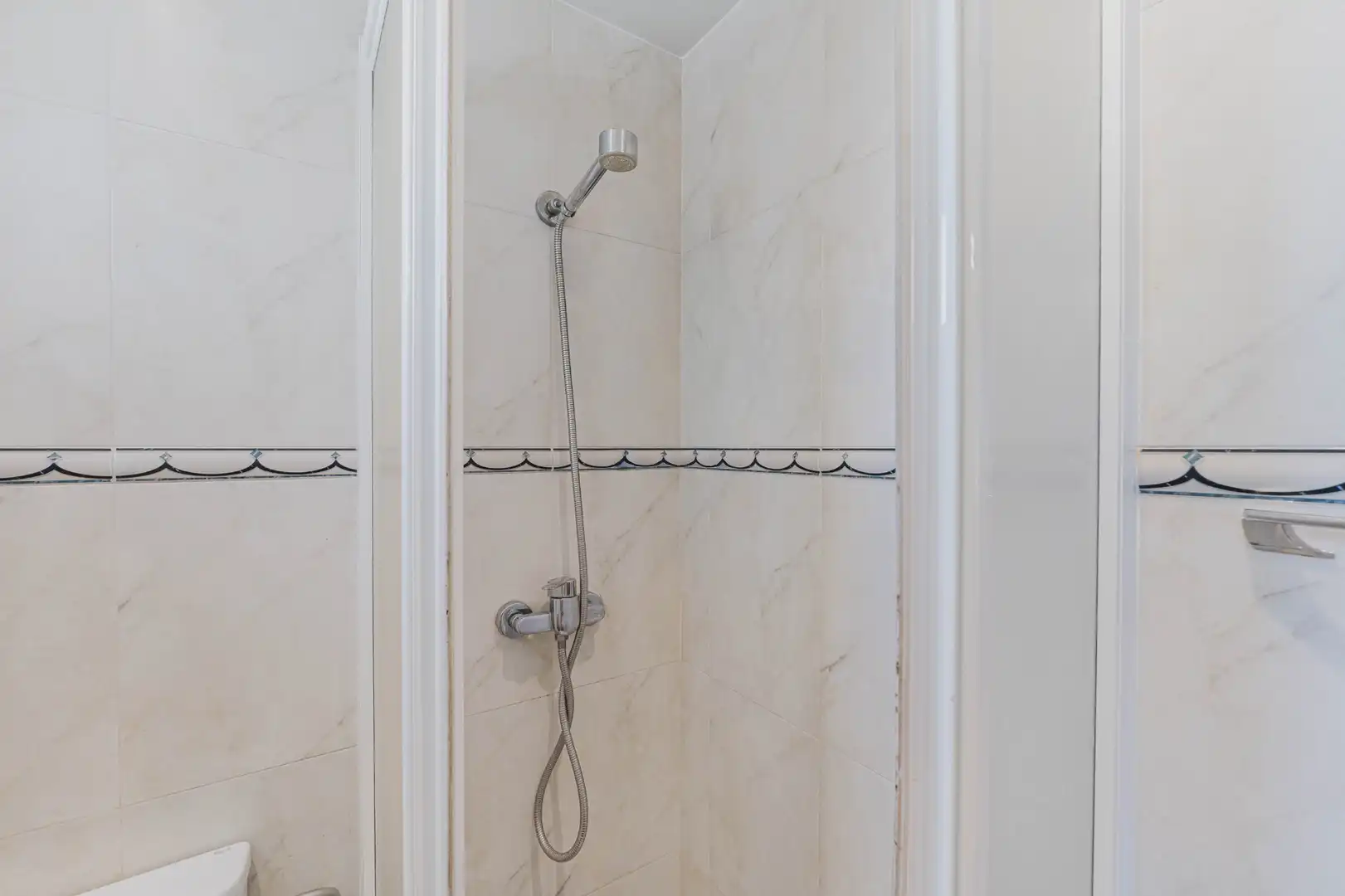 Badezimmer von Wohnung zum Verkauf in Barcelona mit Klimaanlage, Heizung und Ofen