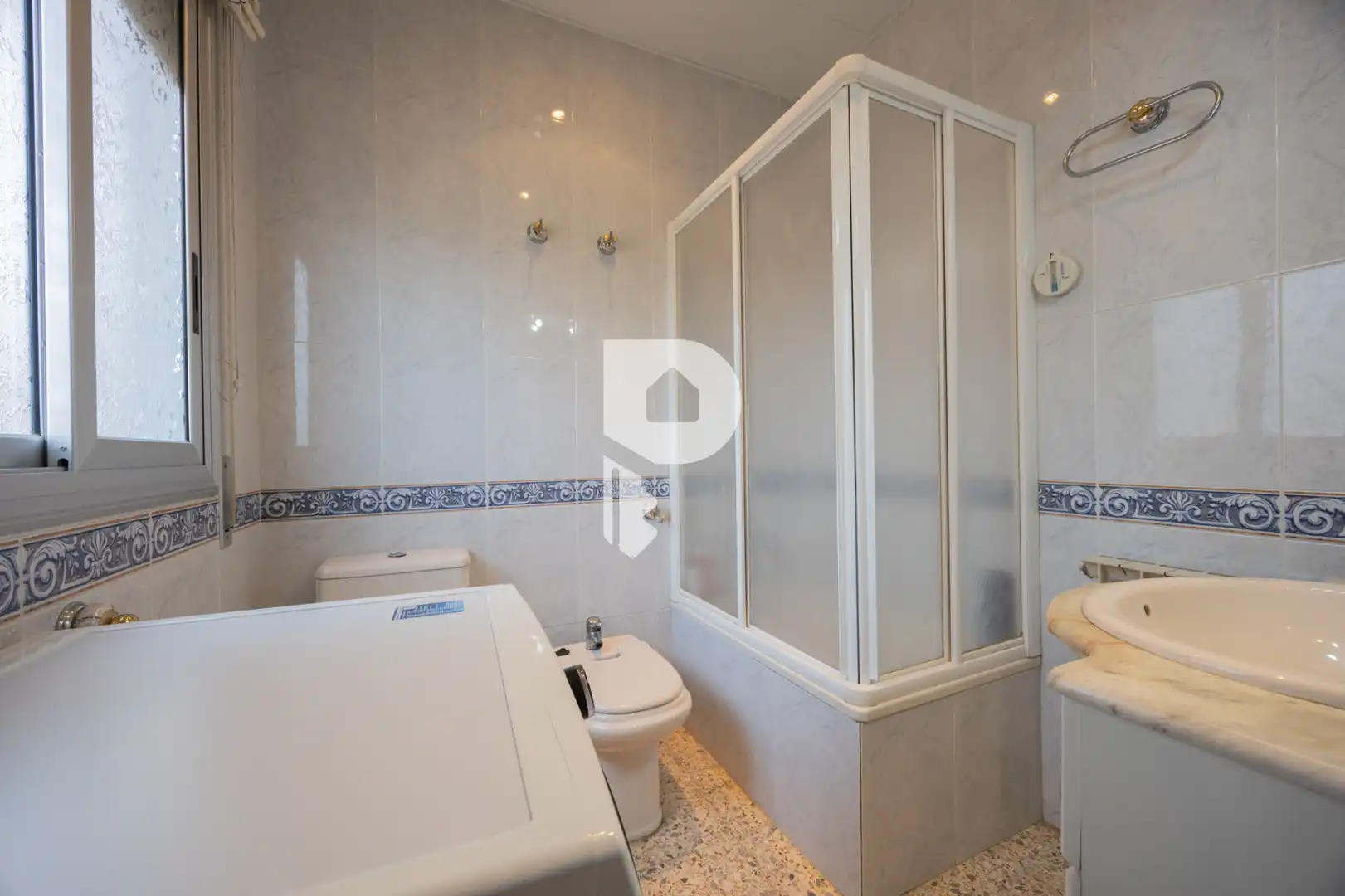 Bany de Casa o xalet en venda en Castellví de Rosanes amb Aire condicionat, Calefacció i Jardí privat