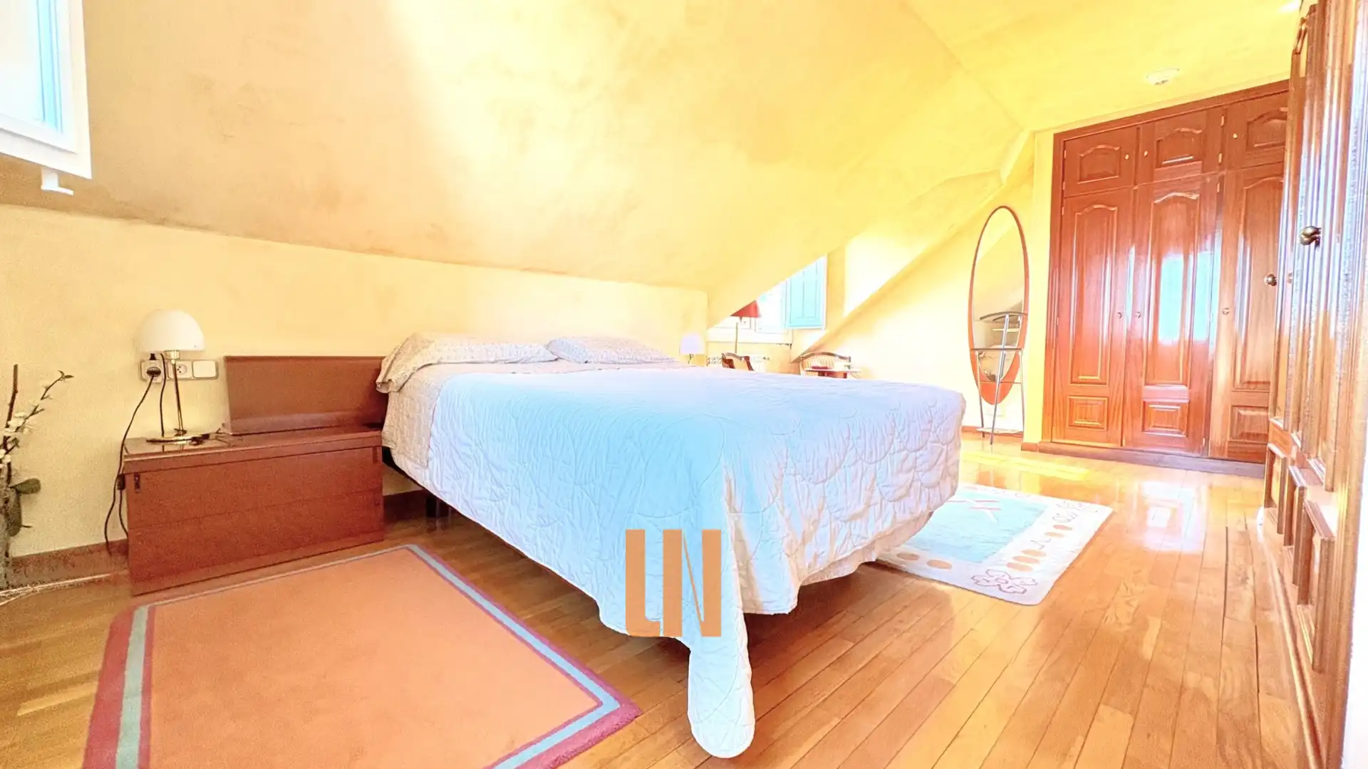 Dormitori de Casa o xalet en venda en A Coruña Capital  amb Calefacció, Parquet i Terrassa