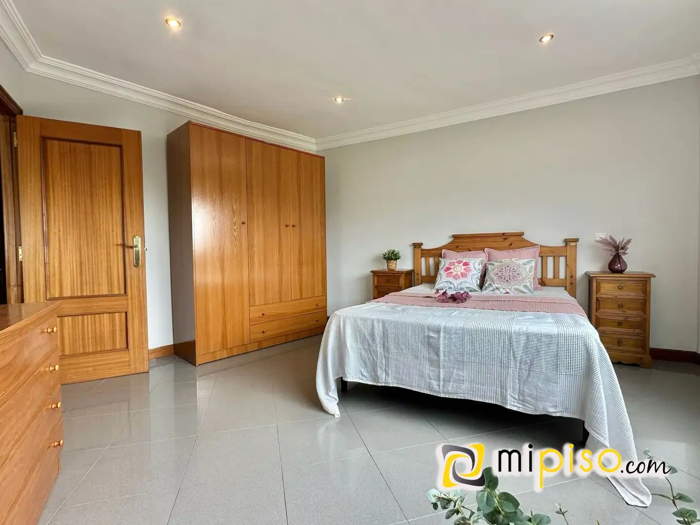 Bedroom of Flat for sale in Laredo  with Furnished