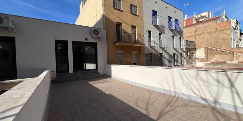 Vista exterior de Piso en venta en L'Hospitalet de Llobregat con Terraza