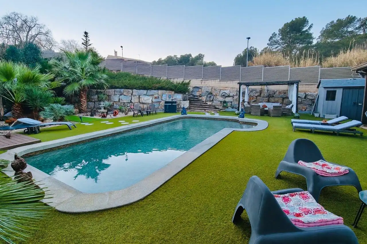 Casa con terraza en venta en Carrer dels Avellaners, imagen 2