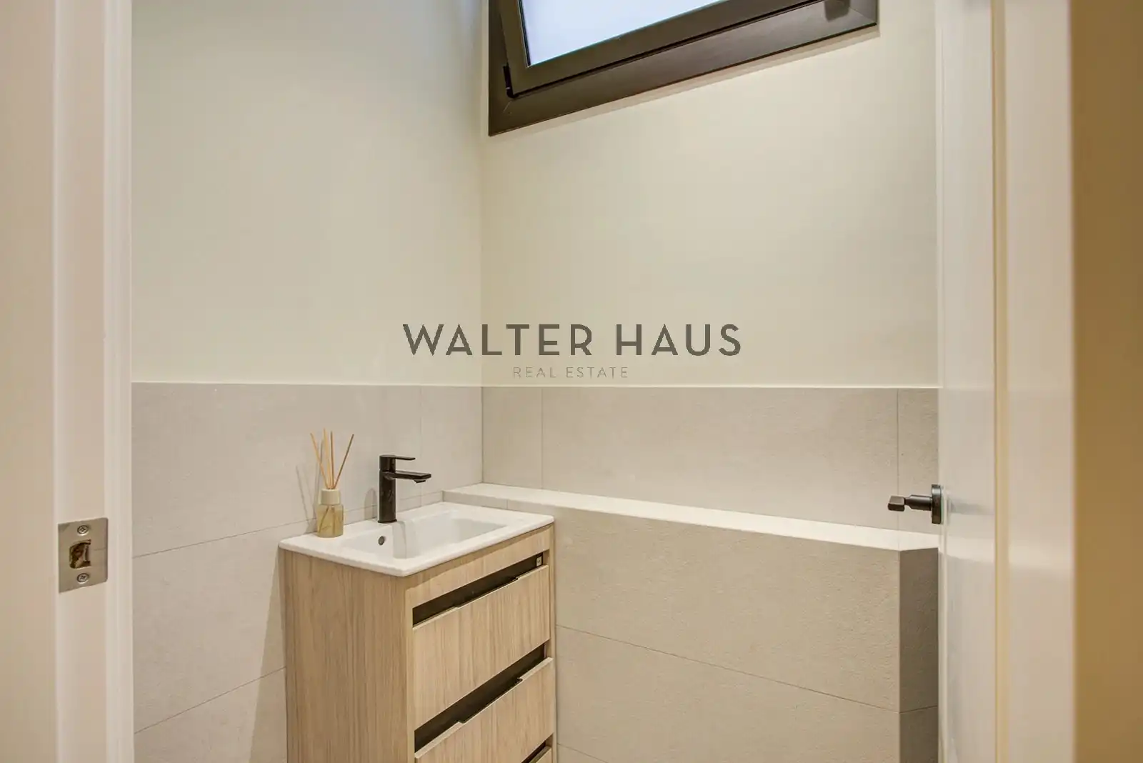 Baño de Piso en venta en Barcelona con Aire acondicionado, Amueblado y Horno