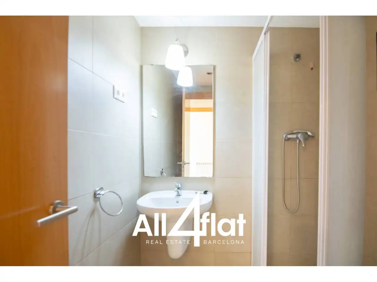 Baño de Piso de alquiler en Barcelona con Parquet, Terraza y Amueblado