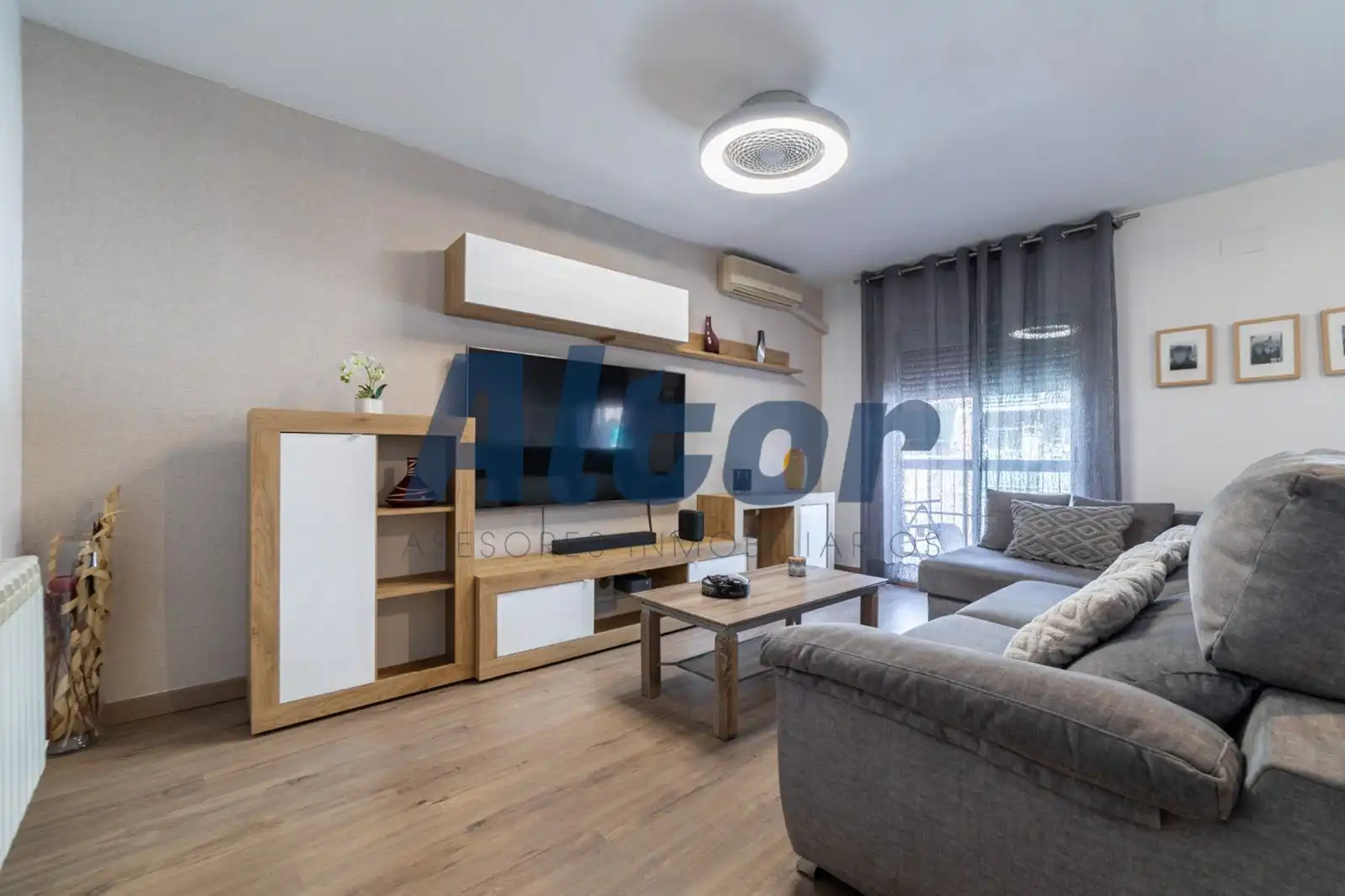 Wohnzimmer von Dachboden zum Verkauf in Madrid mit Klimaanlage, Heizung und Terrasse
