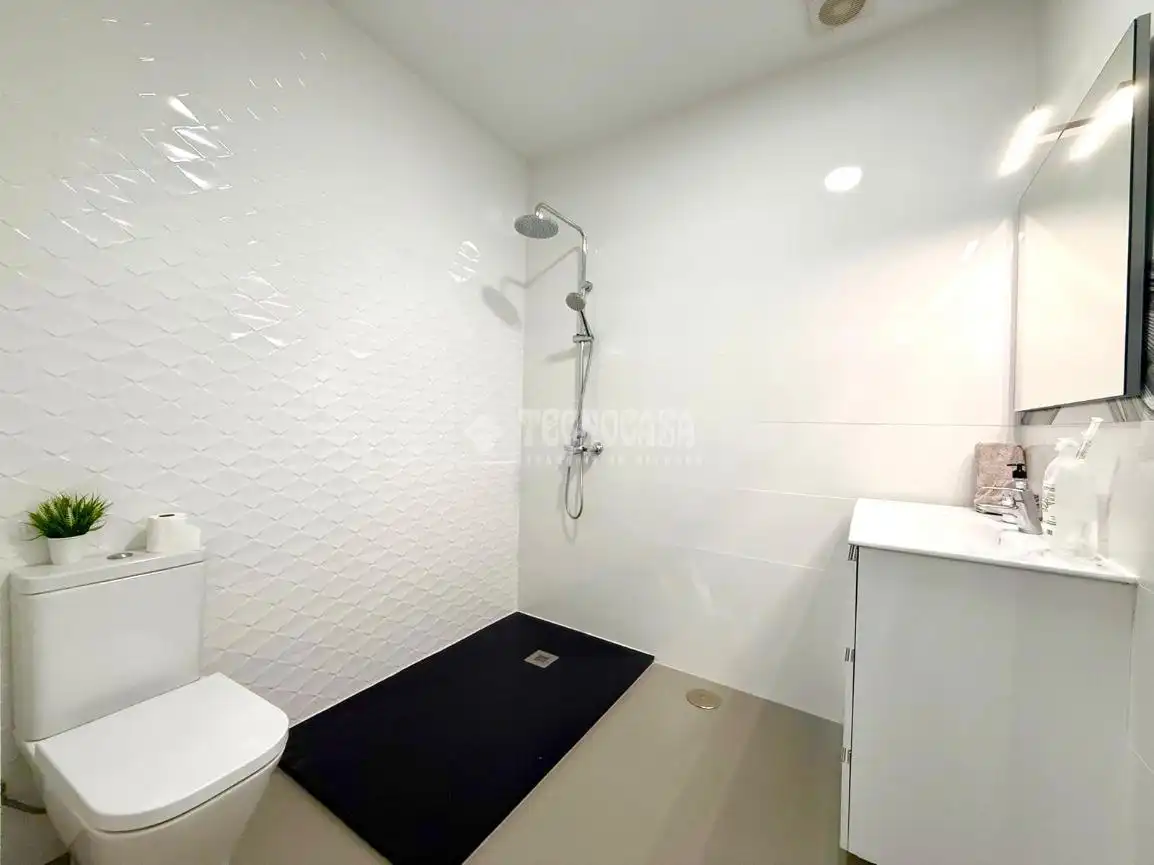 Baño de Casa adosada en venta en Almería con Calefacción y Terraza