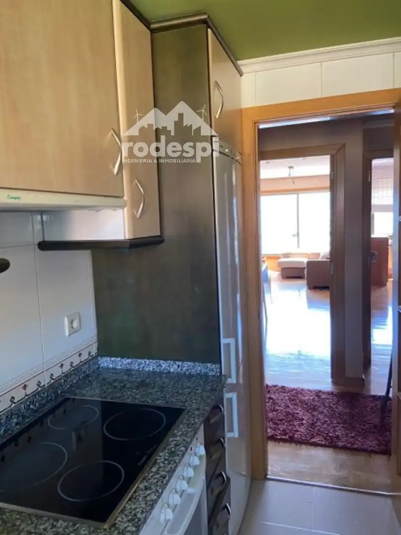 Cocina de Ático en venta en Vigo  con Calefacción, Trastero y Amueblado
