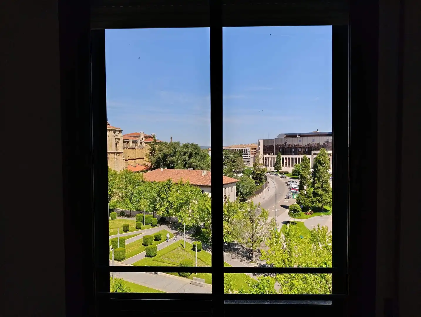 Außenansicht von Wohnung zum Verkauf in León Capital  mit Heizung, Terrasse und Abstellraum