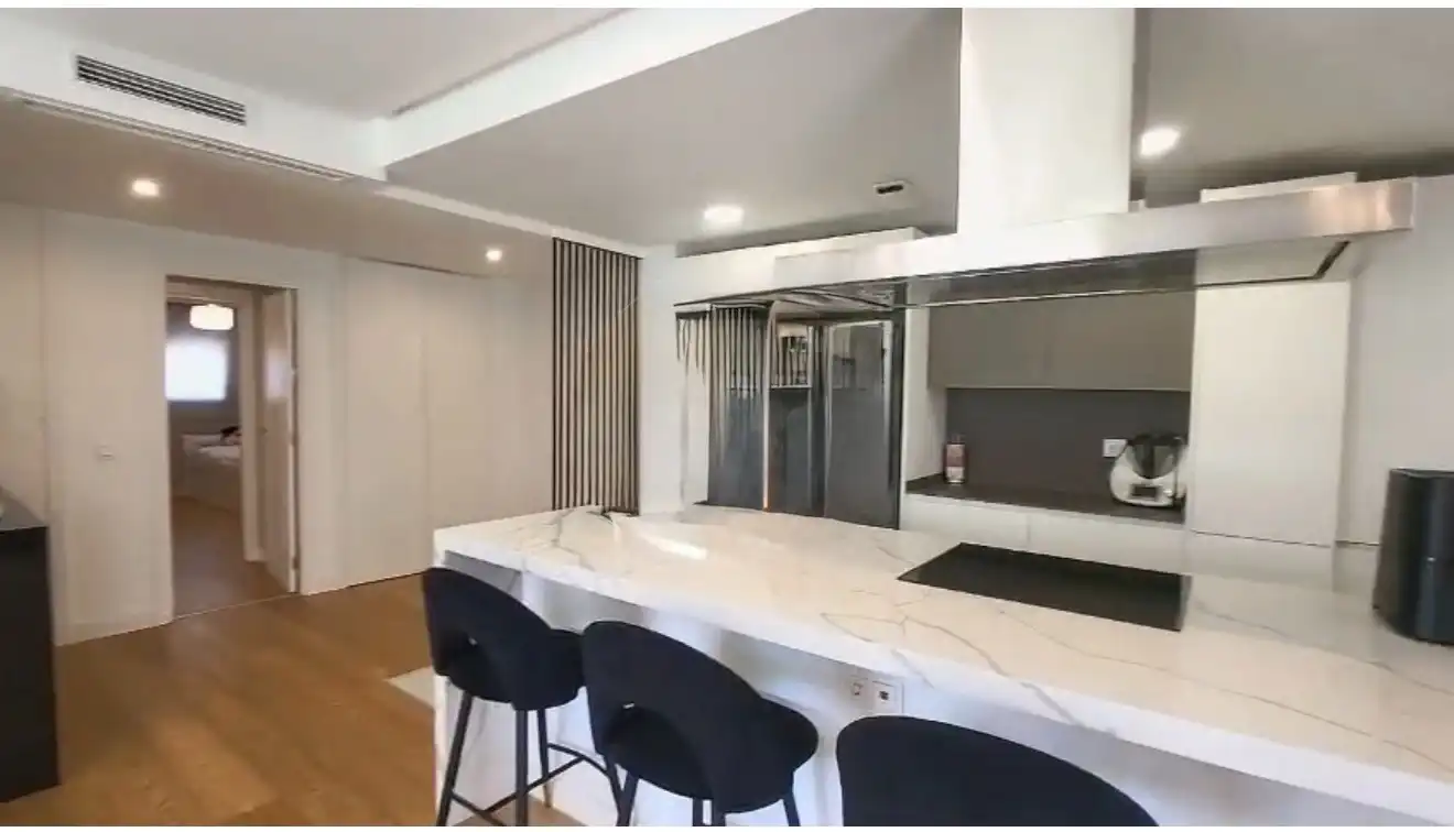 Ground floor for rent in Avenida Víctimas del Terrorismo, Valenoso