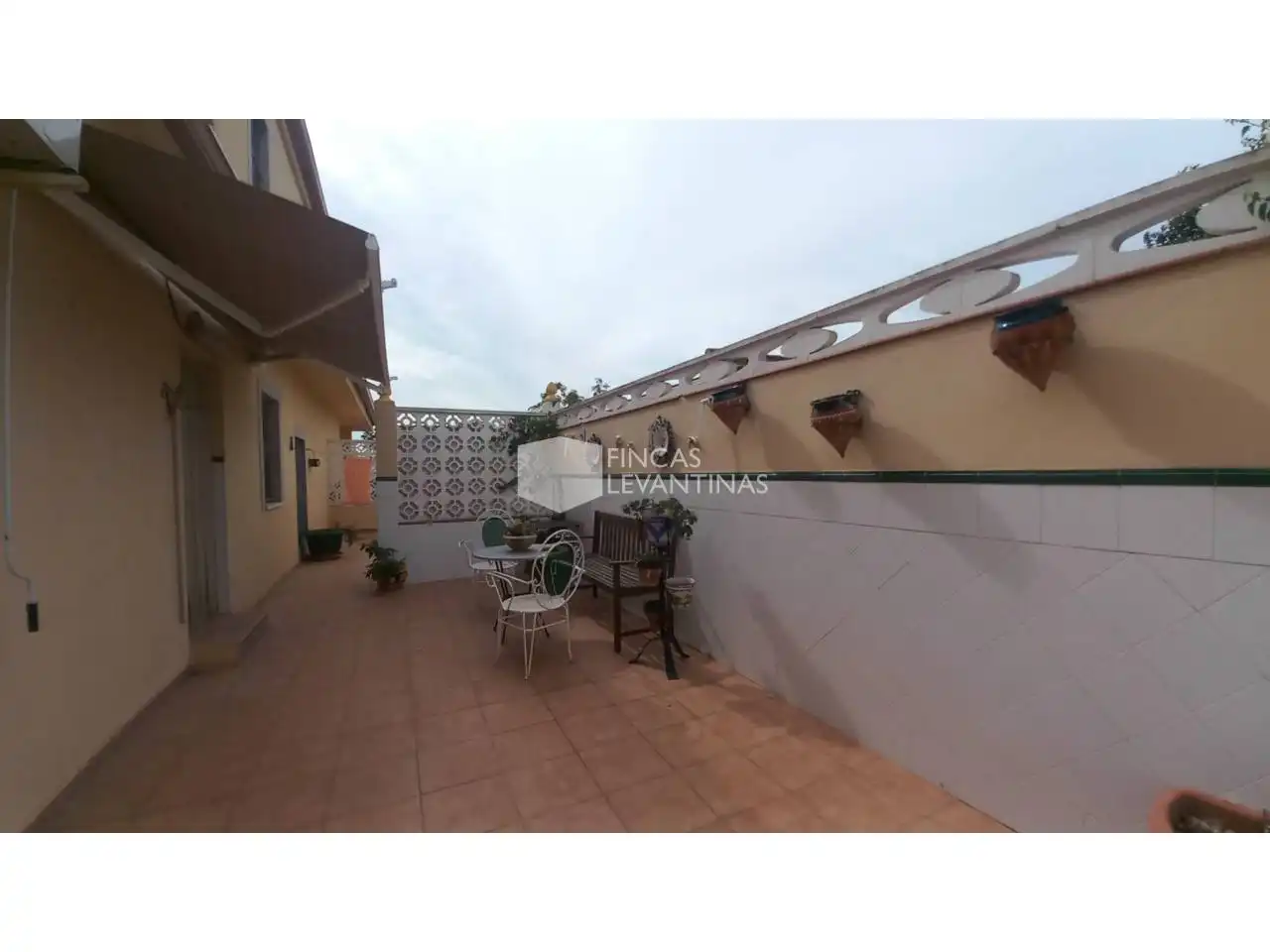 Terrassa de Casa o xalet en venda en San Vicente del Raspeig / Sant Vicent del Raspeig amb Aire condicionat, Jardí privat i Terrassa