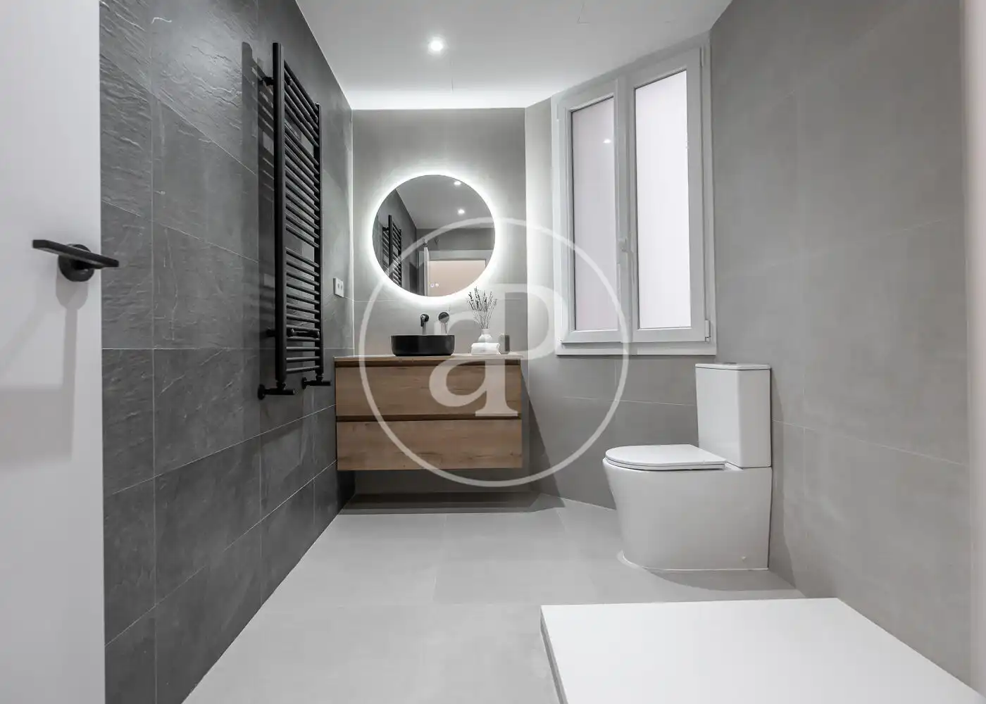 Badezimmer von Wohnung zum Verkauf in Madrid mit Klimaanlage, Heizung und Abstellraum