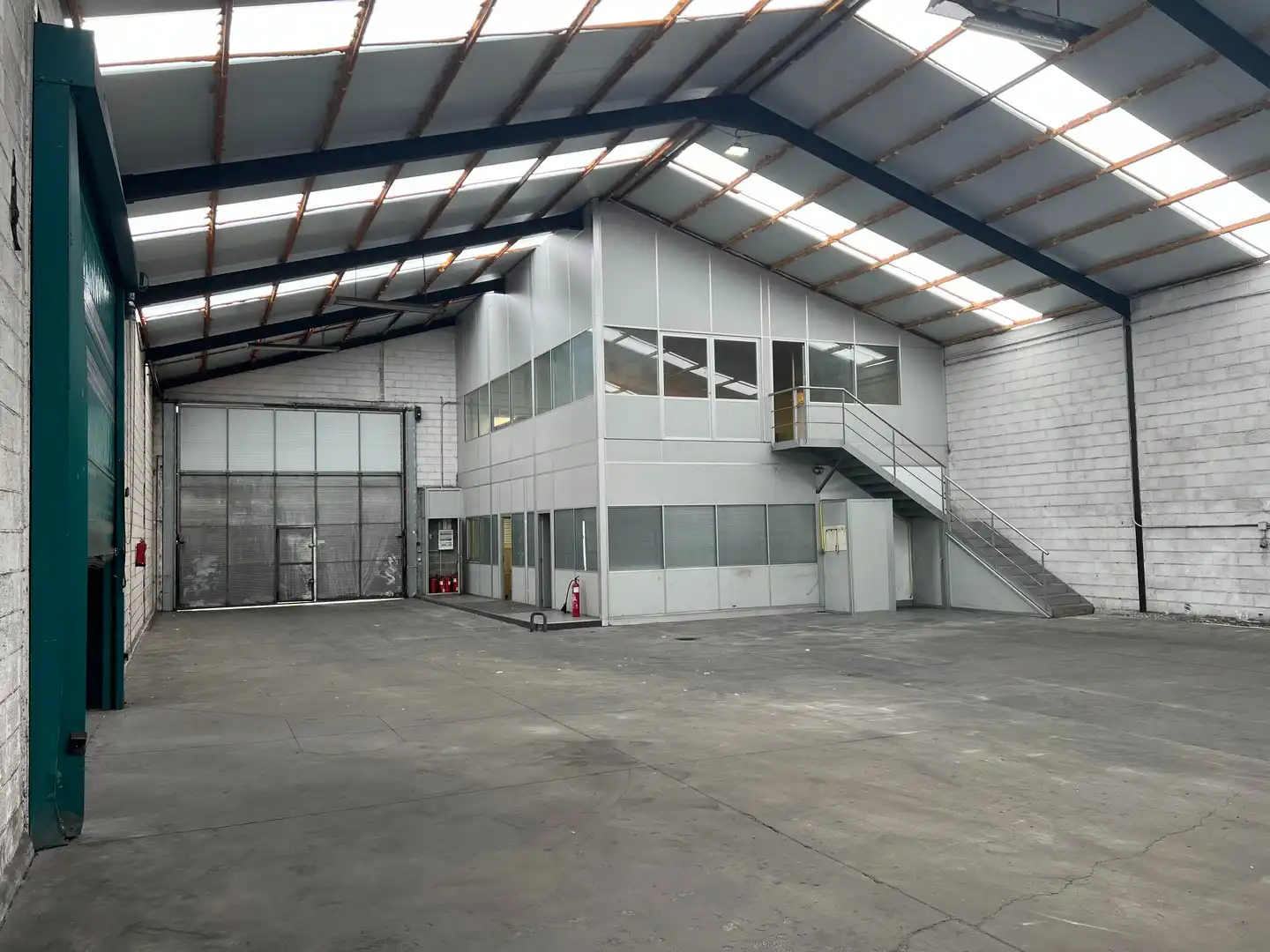Außenansicht von Fabrikhallen zur Miete in Narón