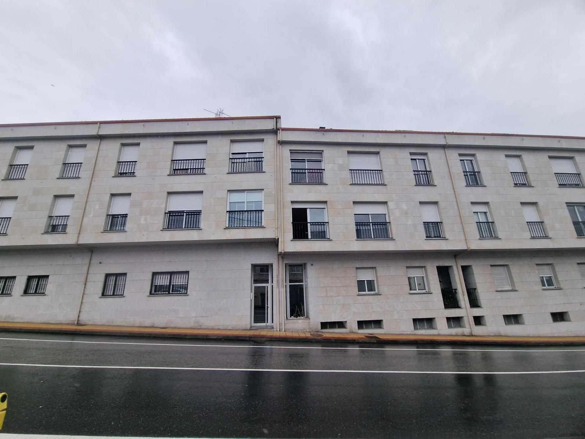 Exterior view of Flat for sale in San Cibrao das Viñas  with Heating, Parquet flooring and Terrace