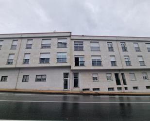Vista exterior de Pis en venda en San Cibrao das Viñas amb Calefacció, Terrassa i Traster
