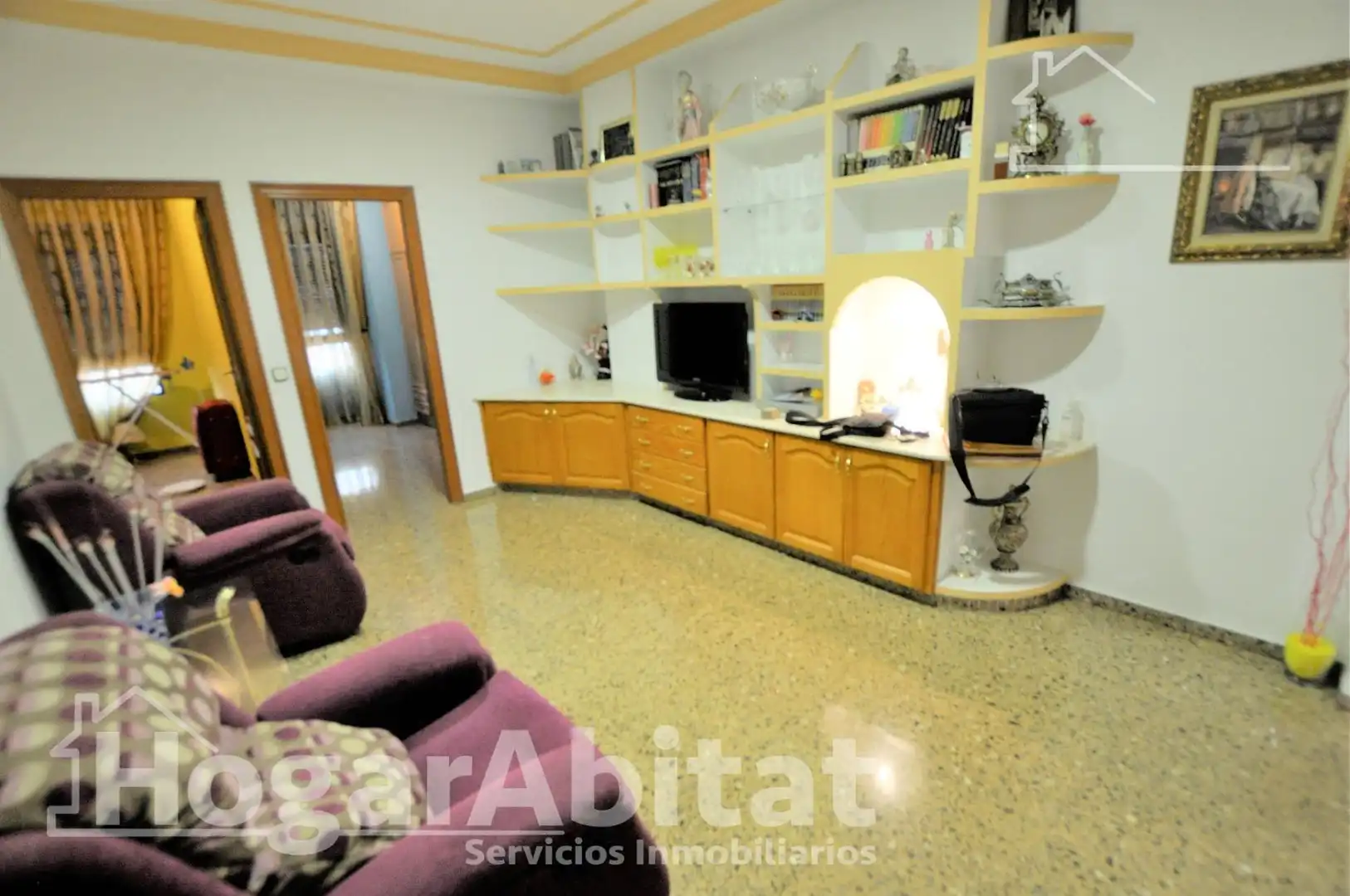 Sala d'estar de Casa o xalet en venda en La Pobla de Vallbona amb Terrassa i Traster