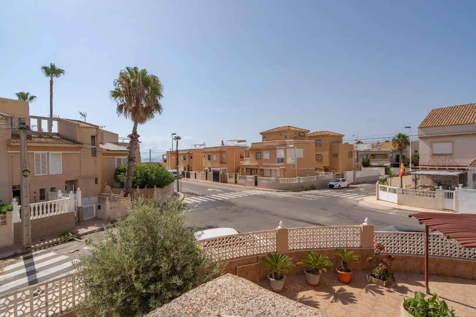 Vista exterior de Casa adosada en venda en Torrevieja amb Calefacció, Jardí privat i Terrassa