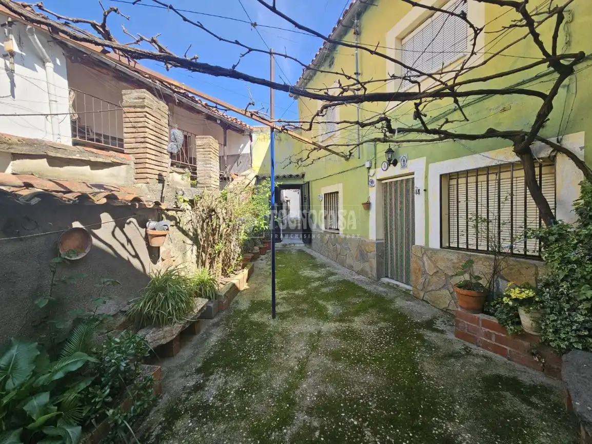 Vista exterior de Casa o chalet en venta en Caleruela con Jardín privado