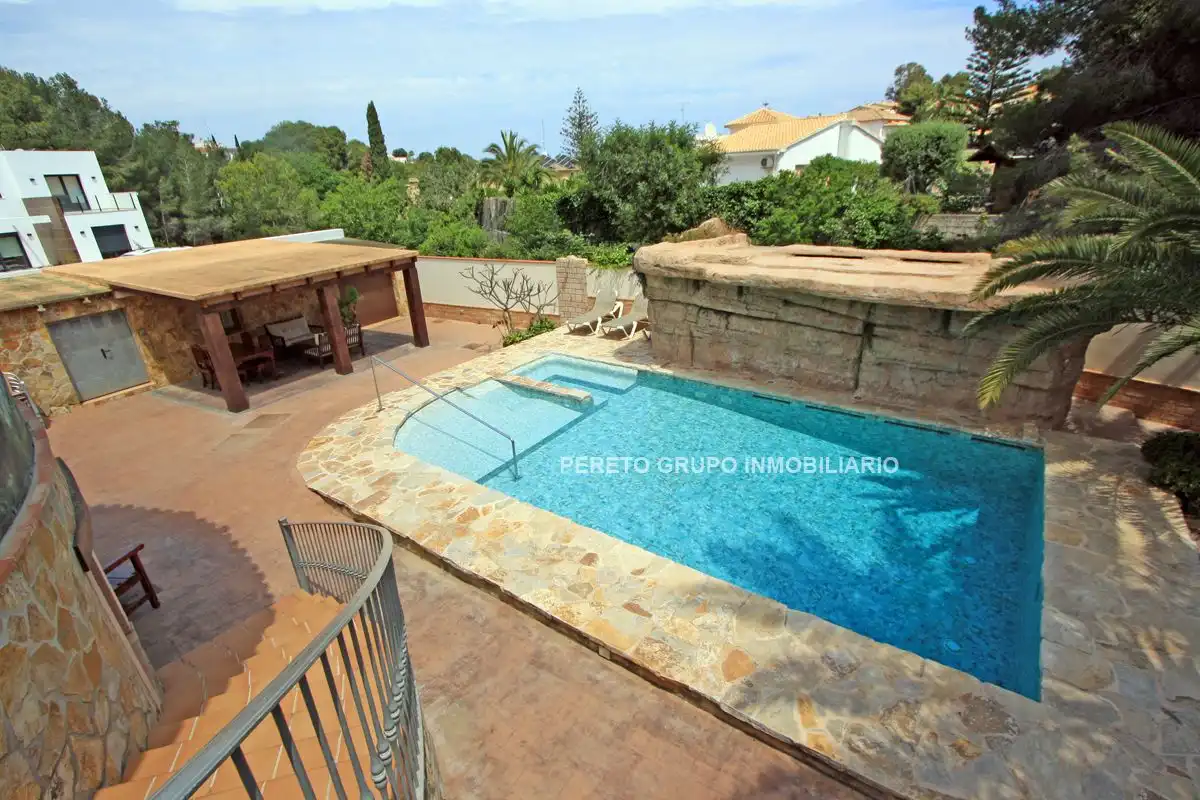 Detached house with pool for sale in El Montgó