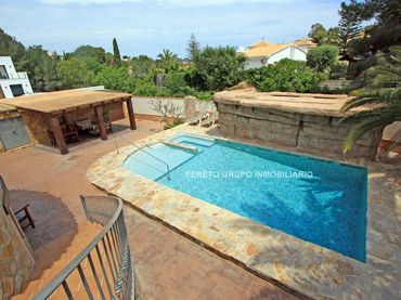Villa con piscina in vendita a El Montgó