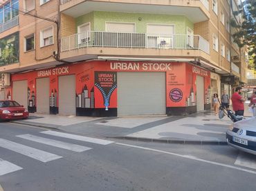 Local comercial en alquiler en Calle Ángel Bruna 30