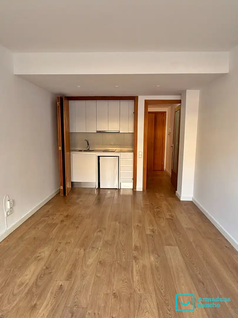 Cuina de Dúplex de lloguer en Barcelona amb Aire condicionat, Parquet i Terrassa