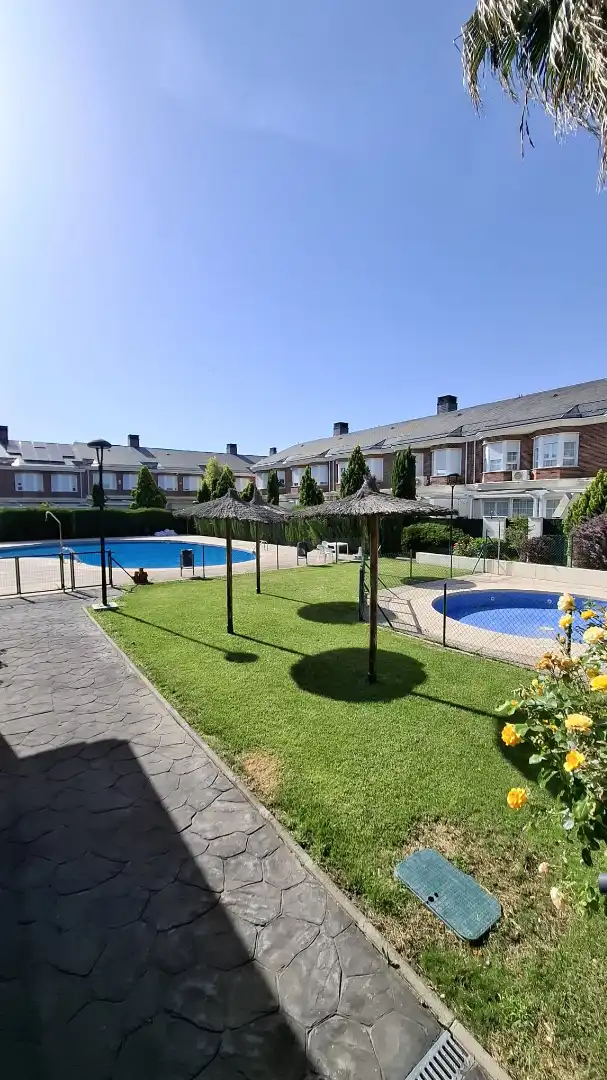Reihenhaus mit Pool zum Verkauf in Calle de Grecia